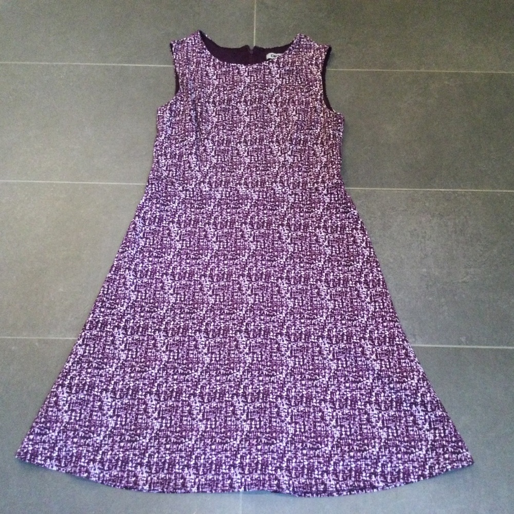 Cute DKNY sleeveless burgundy/white patterned dress, size XS